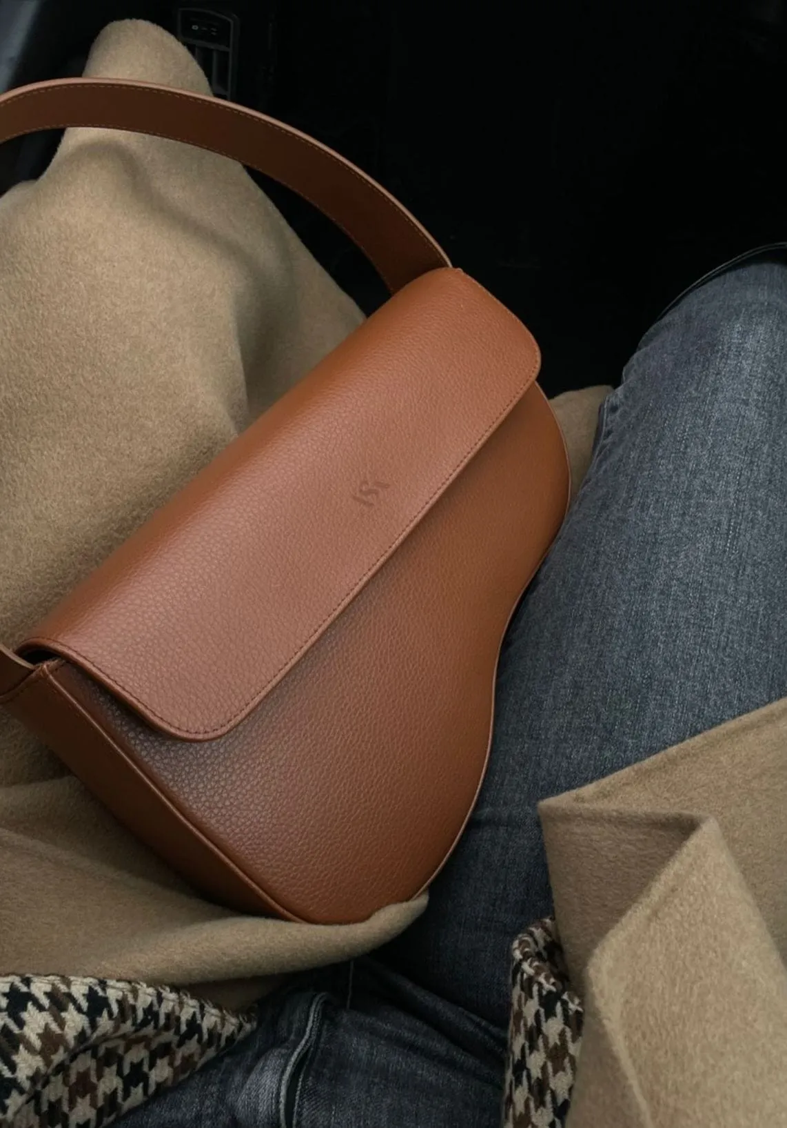 Clover MIRUM Vegan Leather Saddle Bag | Walnut