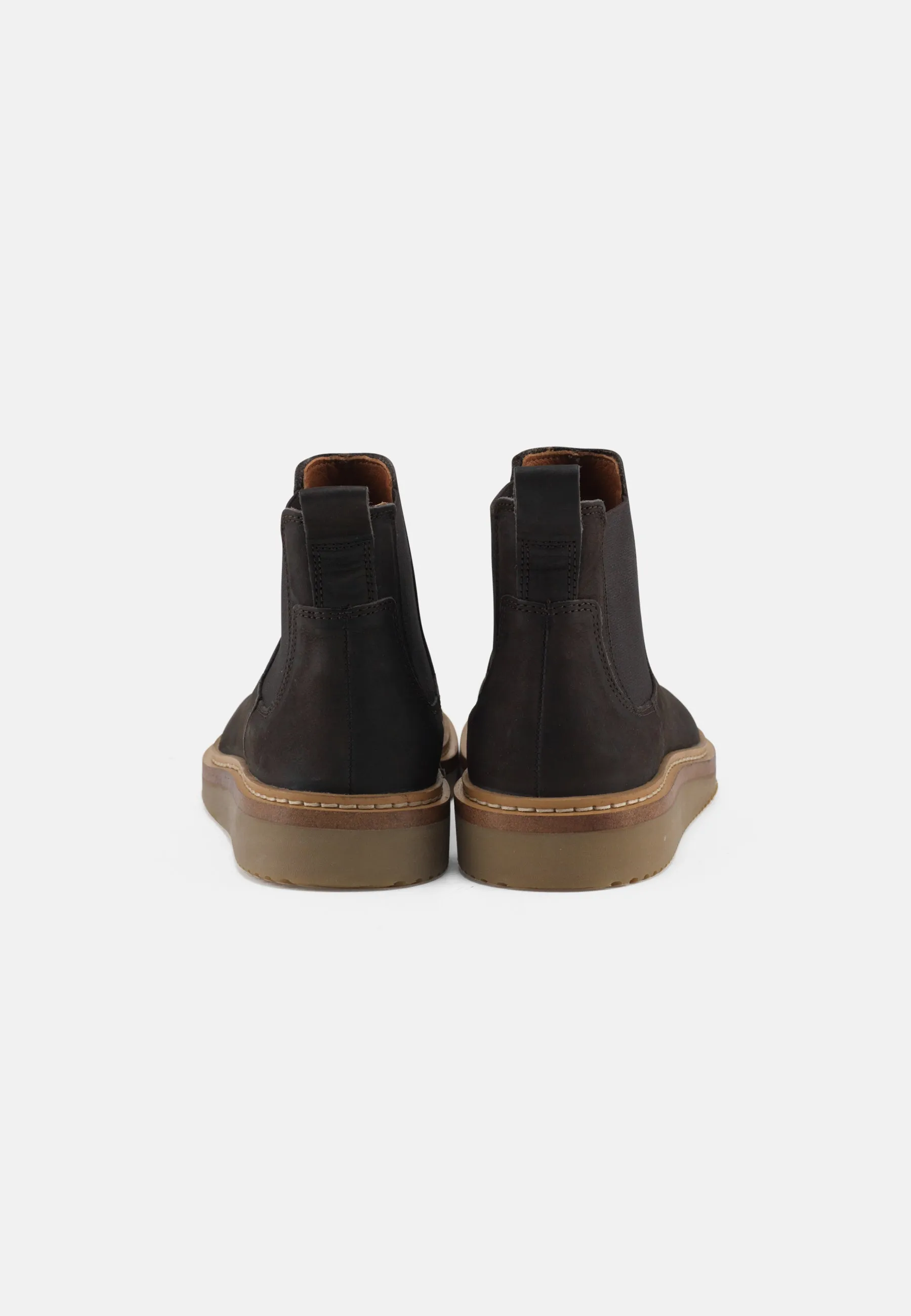 Gry Stvle Oily Nubuck - Bison