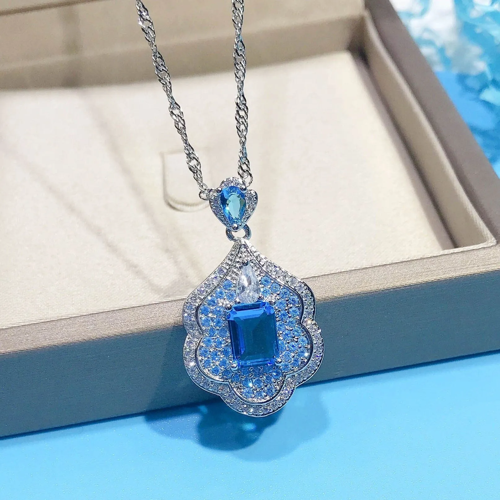 Luxury Princess Square  Aquamarine Stone Blue Crystal Pendant Necklace