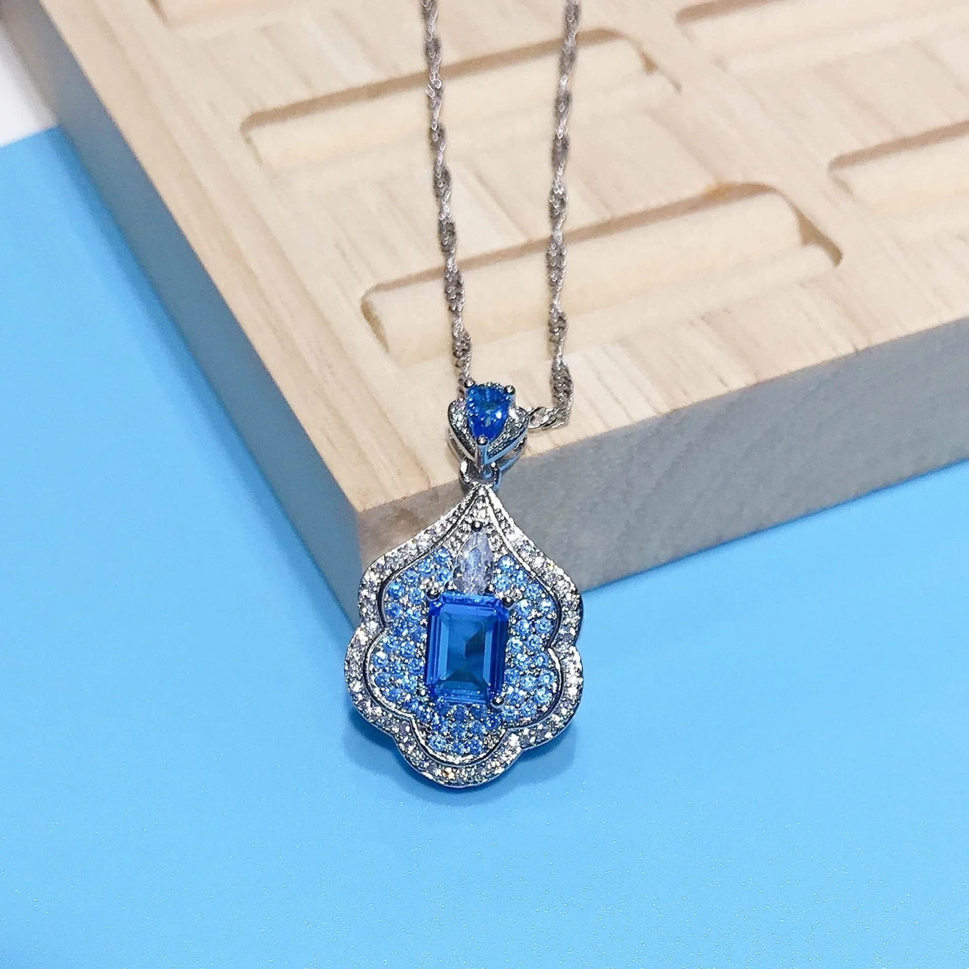 Luxury Princess Square  Aquamarine Stone Blue Crystal Pendant Necklace