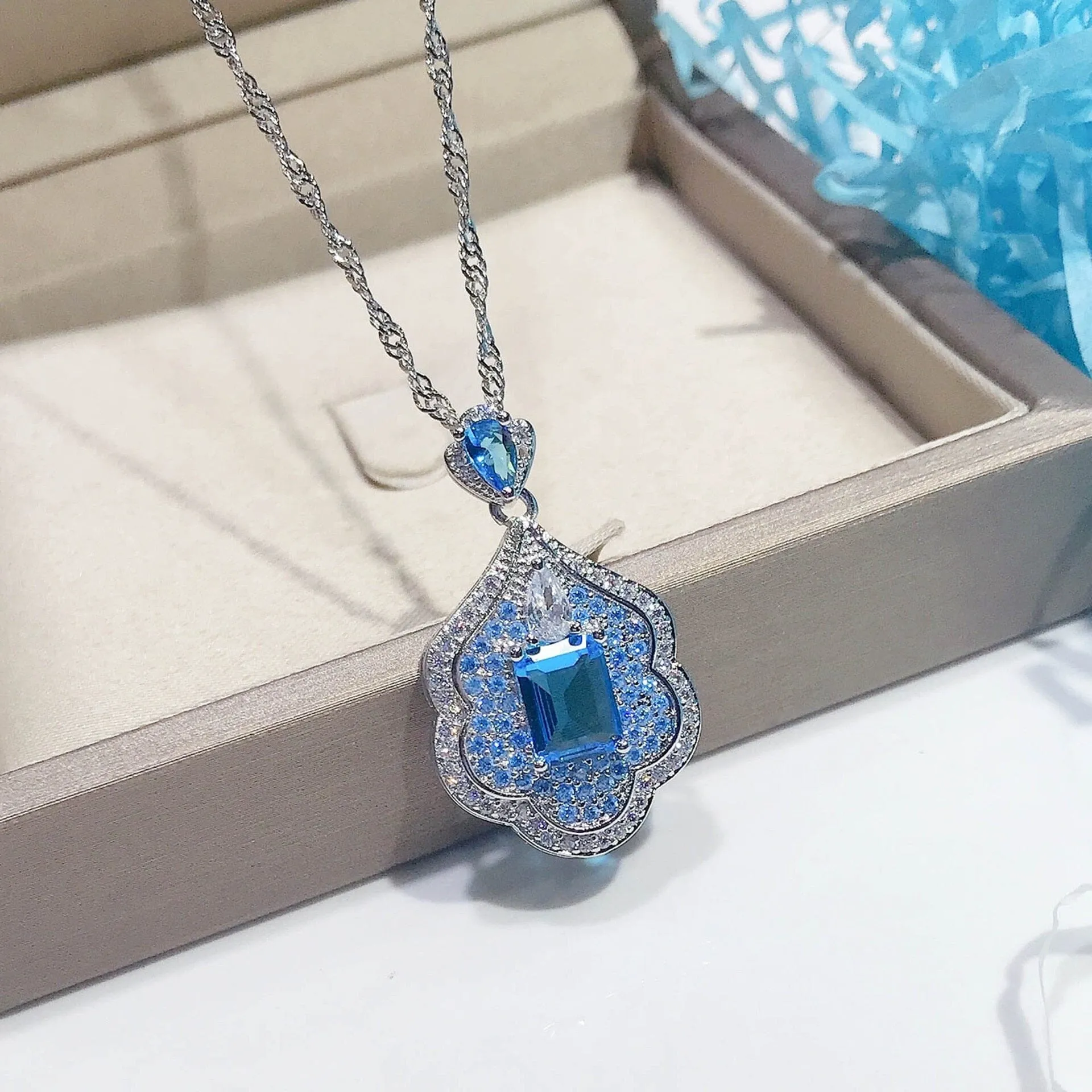 Luxury Princess Square  Aquamarine Stone Blue Crystal Pendant Necklace